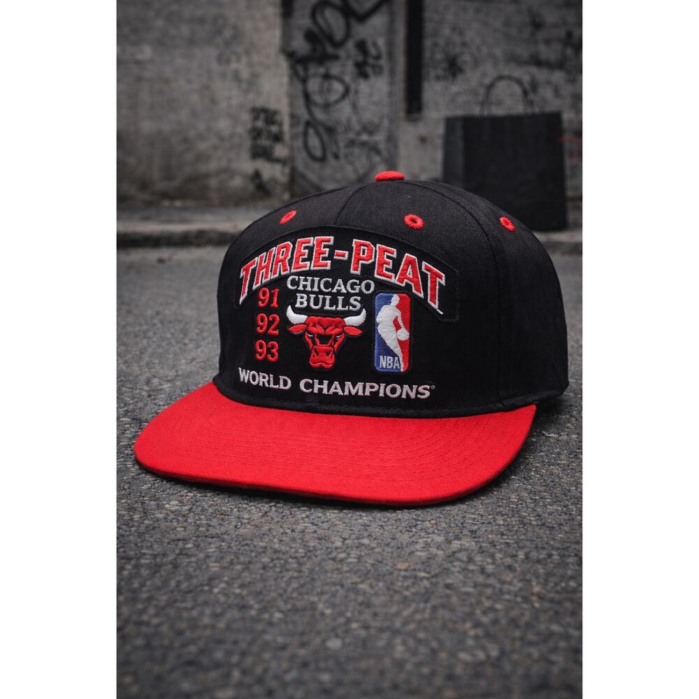 VINTAGE NBA Chicago Bulls Three-Peat World Champions Snapback Hat Black Red